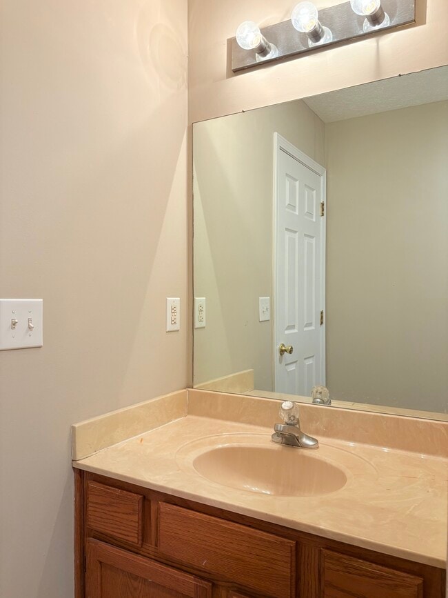 Building Photo - 124 Hillridge Ct
