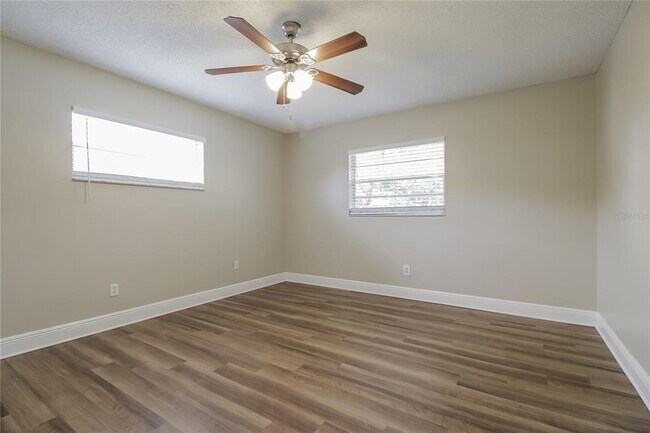 Building Photo - 734 Dunhill Dr