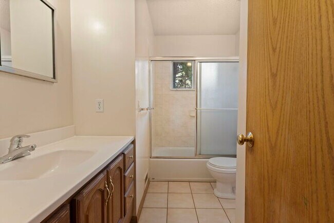 Building Photo - Expansive 2200 SQ Ft Home in Broomfield!