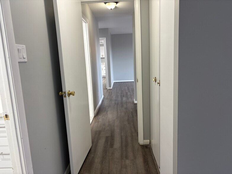 Building Photo - 6317 Park Heights Ave