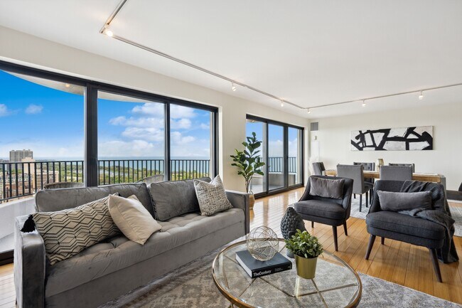 Building Photo - 2020 N Lincoln Park W