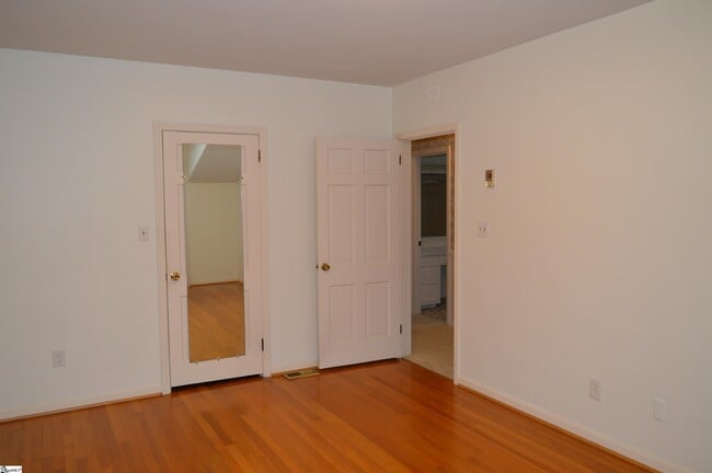 Building Photo - 2462 E Blackstock Rd
