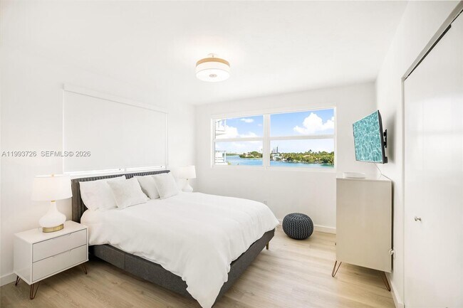 Building Photo - 9881 E Bay Harbor Dr