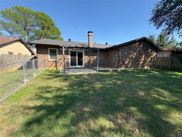 Building Photo - 2402 Leslie St