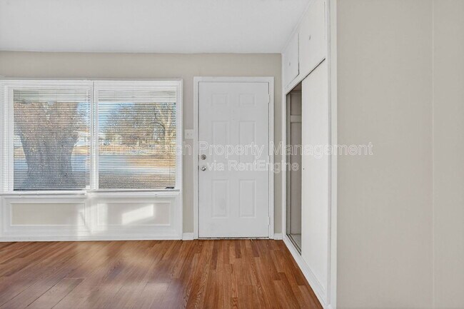 Building Photo - 9855 Medford Dr