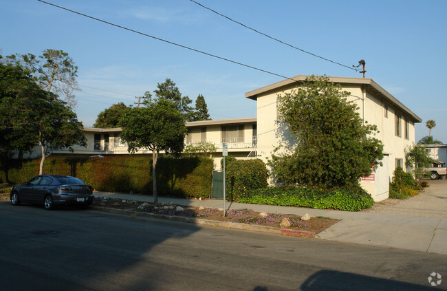 Building Photo - 401 W Los Olivos St