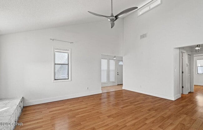 Building Photo - 421 Oleander Cir