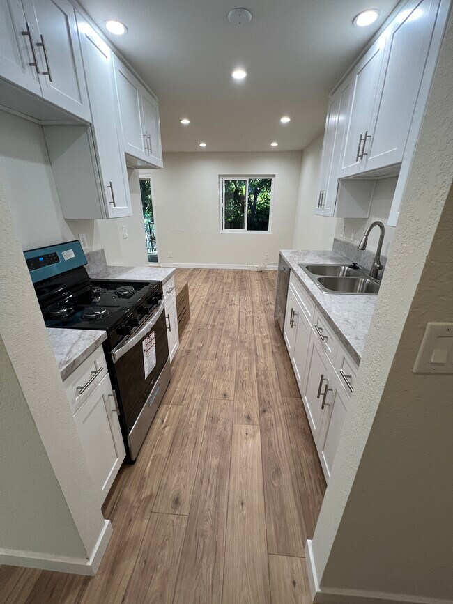 Kitchen - 7439 Woodman Ave
