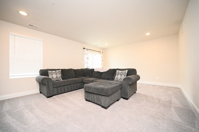 Building Photo - 522 Calvert Way