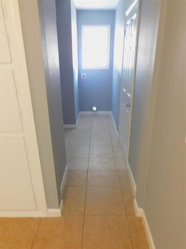 Building Photo - 3719 Meadowlake Rd