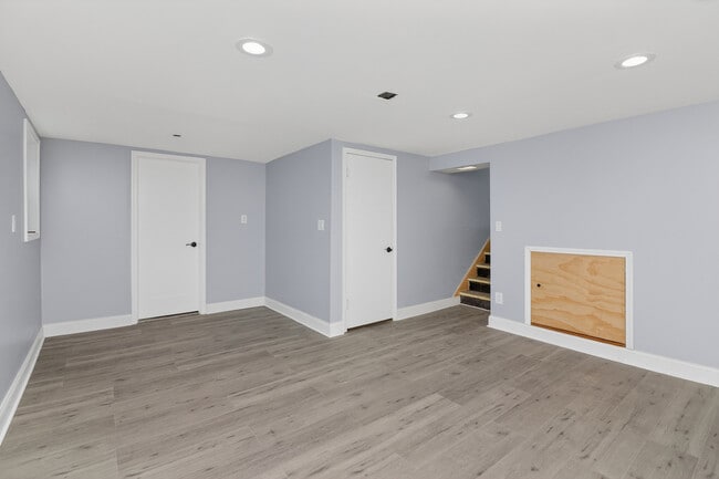 Building Photo - 15 W 56th St