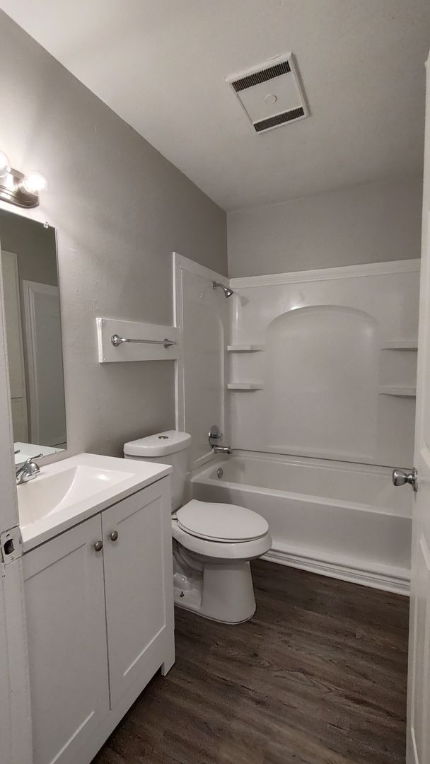 Building Photo - Northeast San Antonio 2 Bedroom 1 Bath Duplex