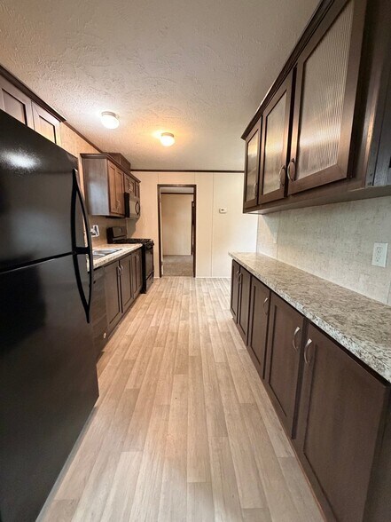 Building Photo - 166 Parker Lake Dr