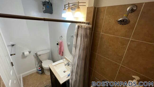 Building Photo - 70 Joy St