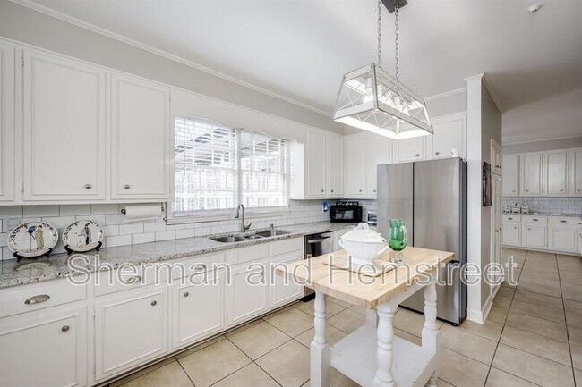 Building Photo - 289 Ashbrook Dr