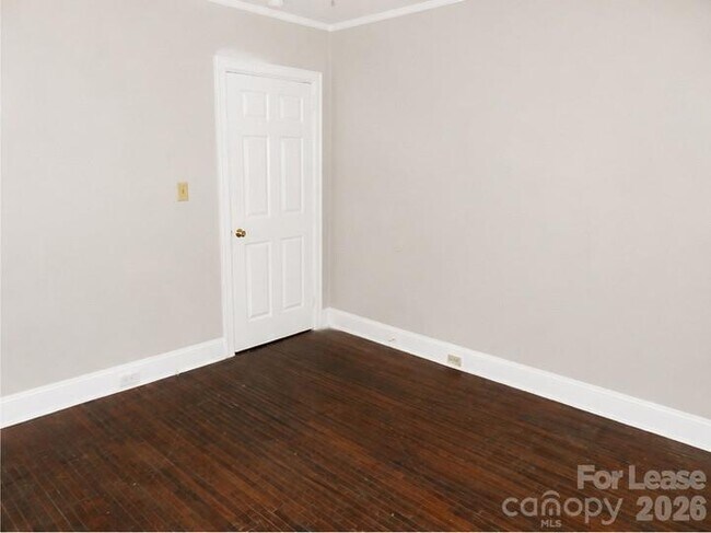 Building Photo - 2733 Parkway Ave