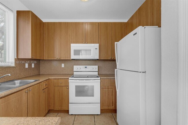 Building Photo - 2712 SE 15th Pl
