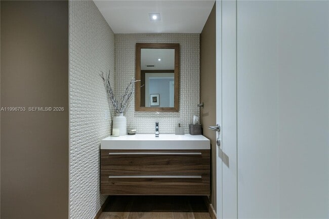 Building Photo - 3350 SW 27th Ave