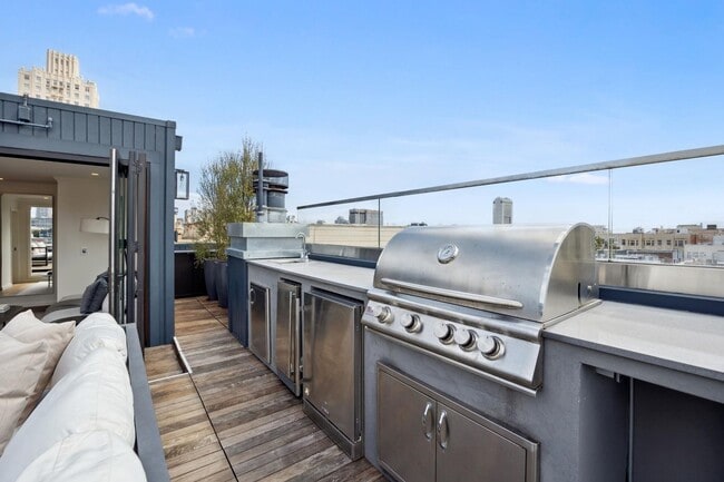 Building Photo - NOB HILL TOWNHOME FOR RENT - $13,000/mo