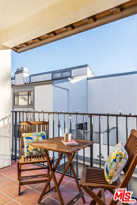 Building Photo - 388 S Los Robles Ave