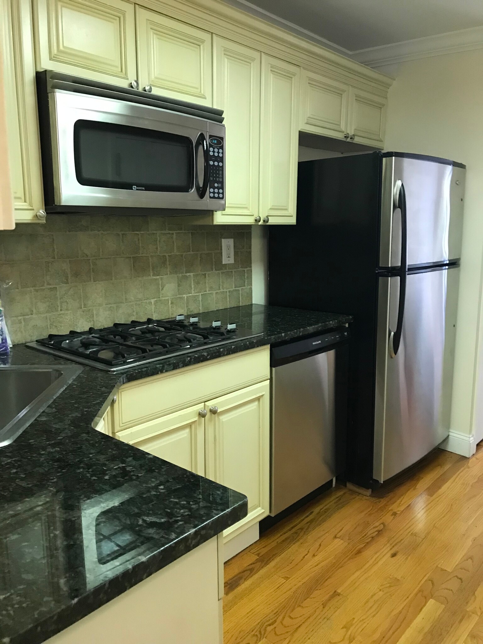 Building Photo - 379 1st Ave