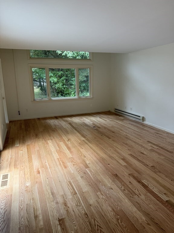 Building Photo - 5 Daybreak