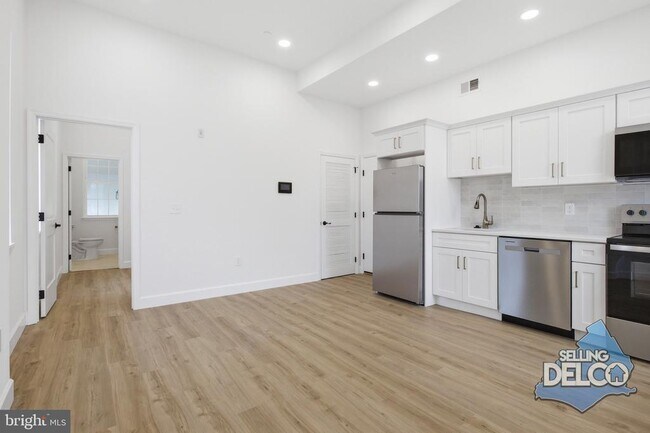 Building Photo - 100 W Front St