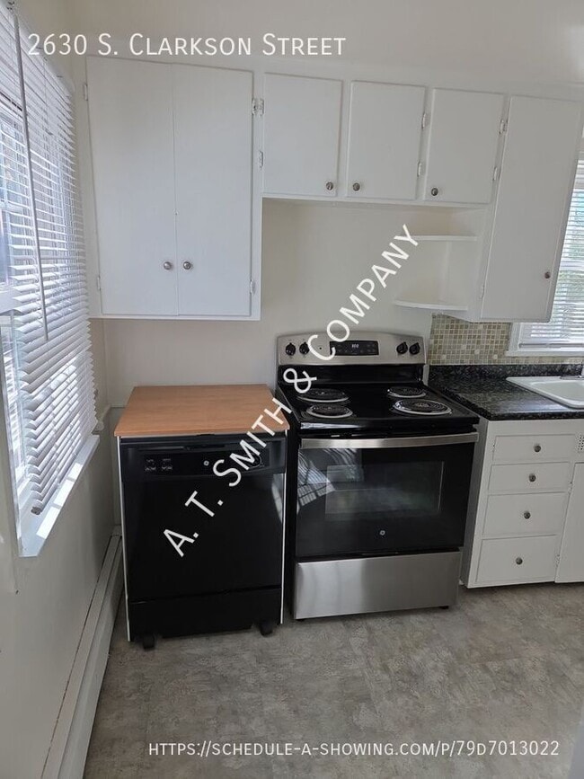 Building Photo - 2630 S Clarkson St