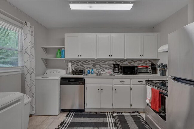 Building Photo - 804 Urban Ave