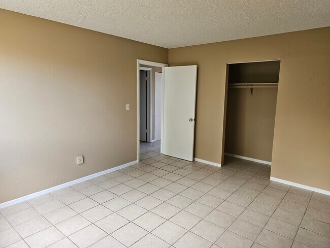 Building Photo - 3480 Cochran Dr