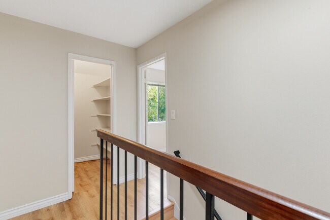 Building Photo - 209 Valley Oak Plaza