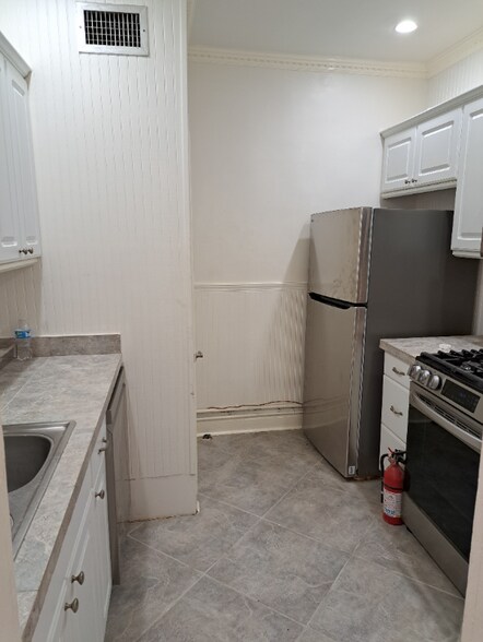 Building Photo - 711 Royal St