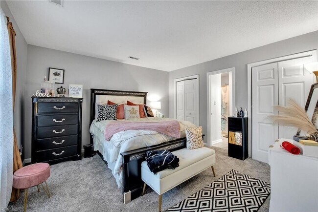 Building Photo - Beautiful 3-bed 2-bath Townhome
