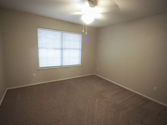 Building Photo - Amazing Pflugerville Home!