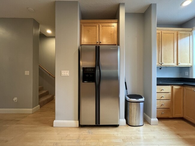 Building Photo - Modern Townhome Near OHSU with 3 Bedrooms Each with Private En-Suite Bath