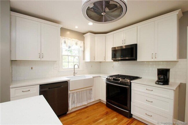 Building Photo - 145 Settlers Ridge Rd