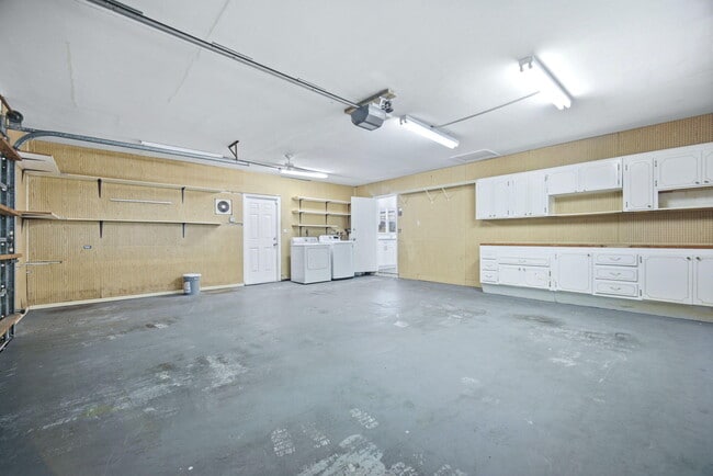 Building Photo - 321 E Chaminade Dr