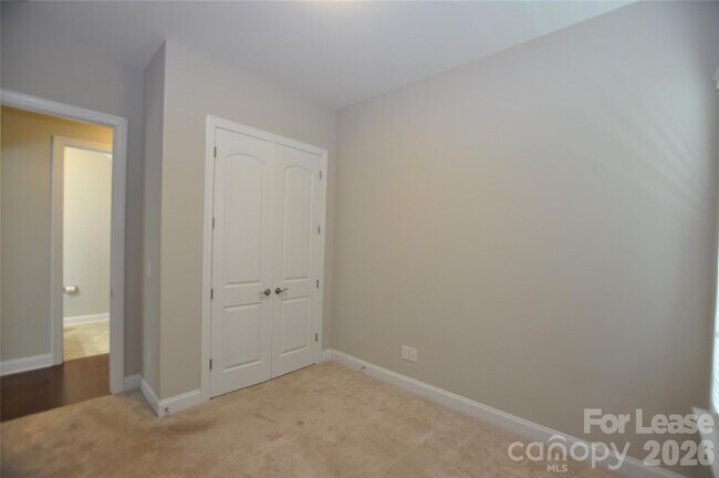 Building Photo - 1004 Sterling Dr