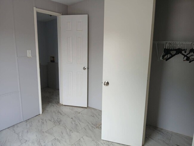 Building Photo - 13535 Sralla Rd