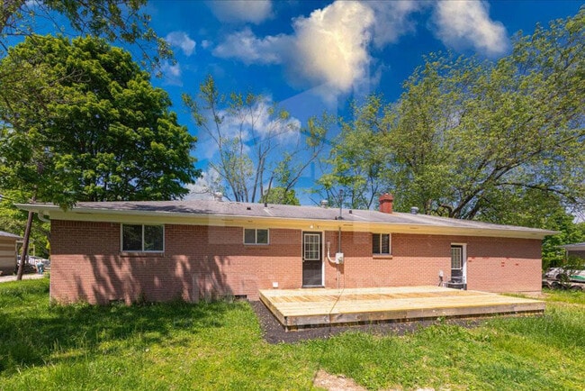 Building Photo - 2621 W 61st St