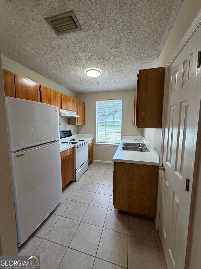 Building Photo - 414 Admiral's Walk Dr