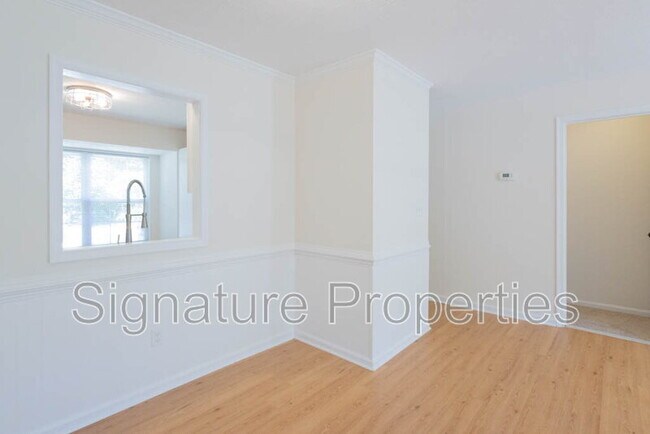 Building Photo - 405 Lakeview Ct