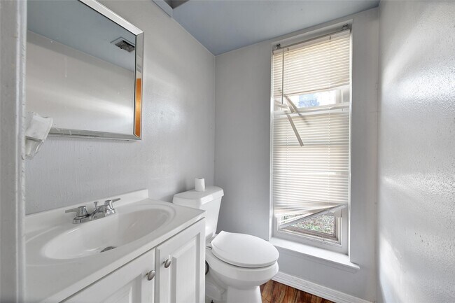 Building Photo - 1559 Diplomat Way