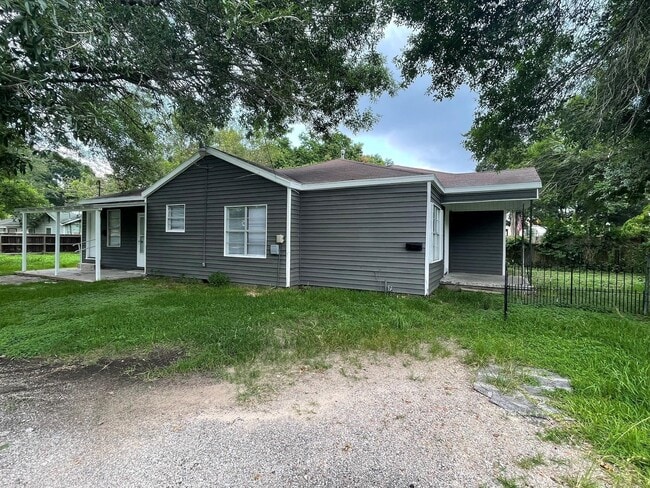 Primary Photo - 2330 Cedar Dr