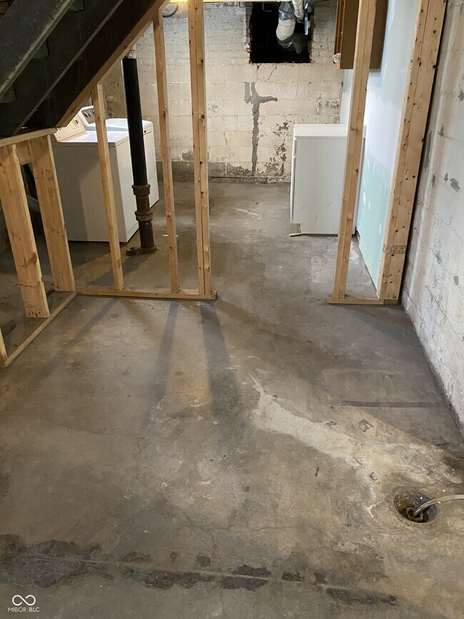 Building Photo - 3047 N College Ave