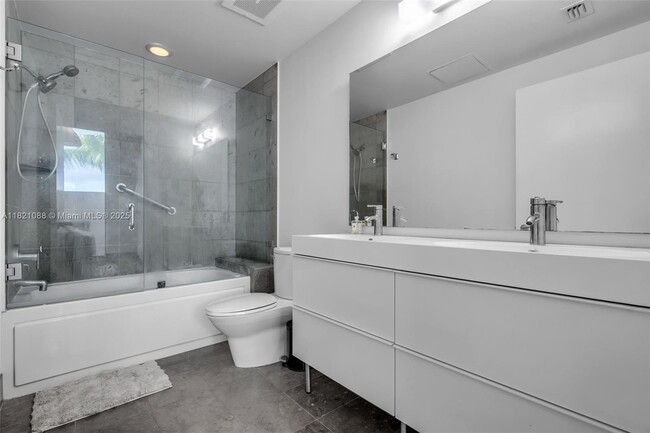 Building Photo - 3029 NE 188th St