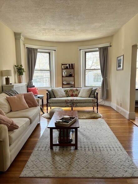 Primary Photo - 33 Dwight St