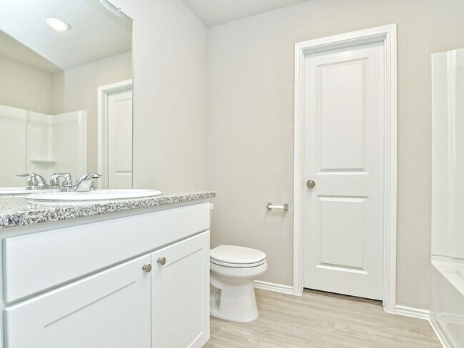 Building Photo - 1950 SF Home in San Antonio - 4 BR /2 BA - WATERWHEEL!!!