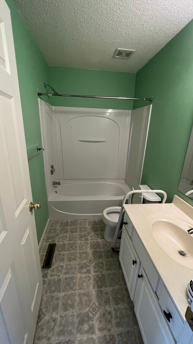 Building Photo - 7866 Old Carriage Ct