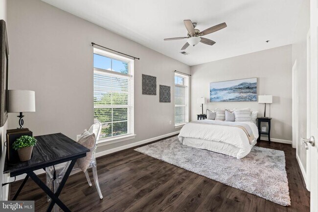 Building Photo - 810 Belmont Bay Dr